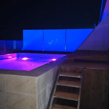 Coastal Retreat Paradise And Sunset View From The Private Pool Apartment