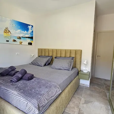 Coastal Retreat Paradise And Sunset View From The Private Pool Apartment *