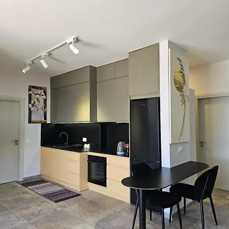 Coastal Retreat Paradise And Sunset View From The Private Pool Apartment *