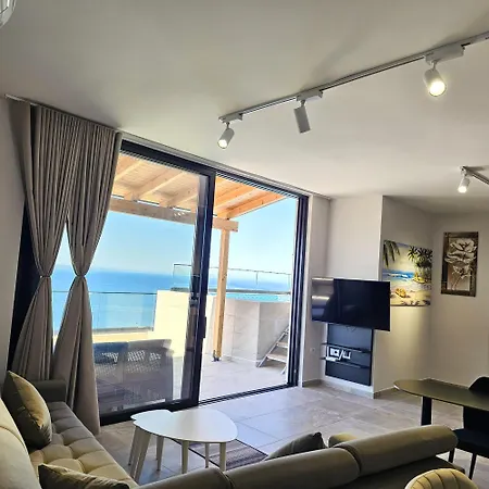 Coastal Retreat Paradise And Sunset View From The Private Pool Apartment