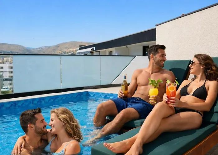 Coastal Retreat Paradise And Sunset View From The Private Pool Daire