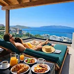 Coastal Retreat Paradise And Sunset View From The Private Pool Apartment Sarandë