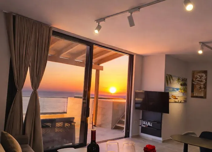 Coastal Retreat Paradise And Sunset View From The Private Pool *